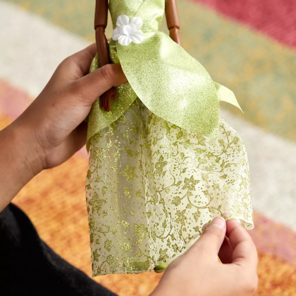 Disney Store Poupée Classique Tiana, La Princesse Et La Grenouille 7 Disney Store Poupée Classique Tiana, La Princesse Et La Grenouille – Image 5